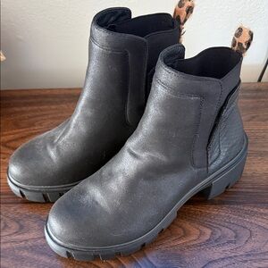 Very G Black Ankle Boots with Leopard Details